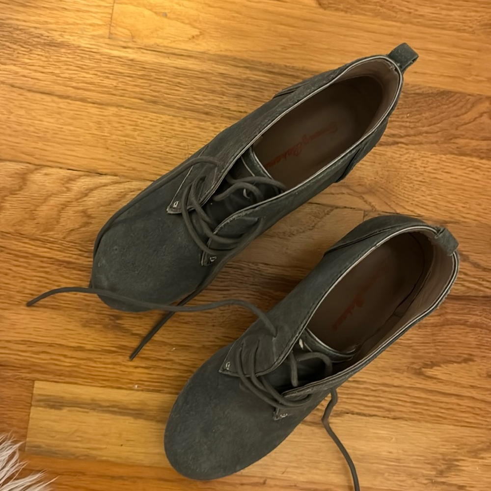 Tommy Bahama booties
